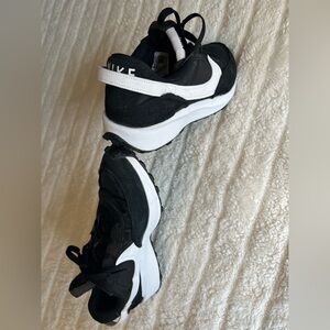 Nike Women’s Black and White Sneakers